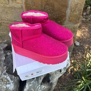 NWT Mata Shoes Show Stopping Rhinestone Fucshia Fleece Lined Booties size 6.5